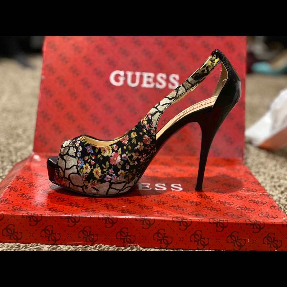 Guess stilettos shoes multiflower print 6 1/2